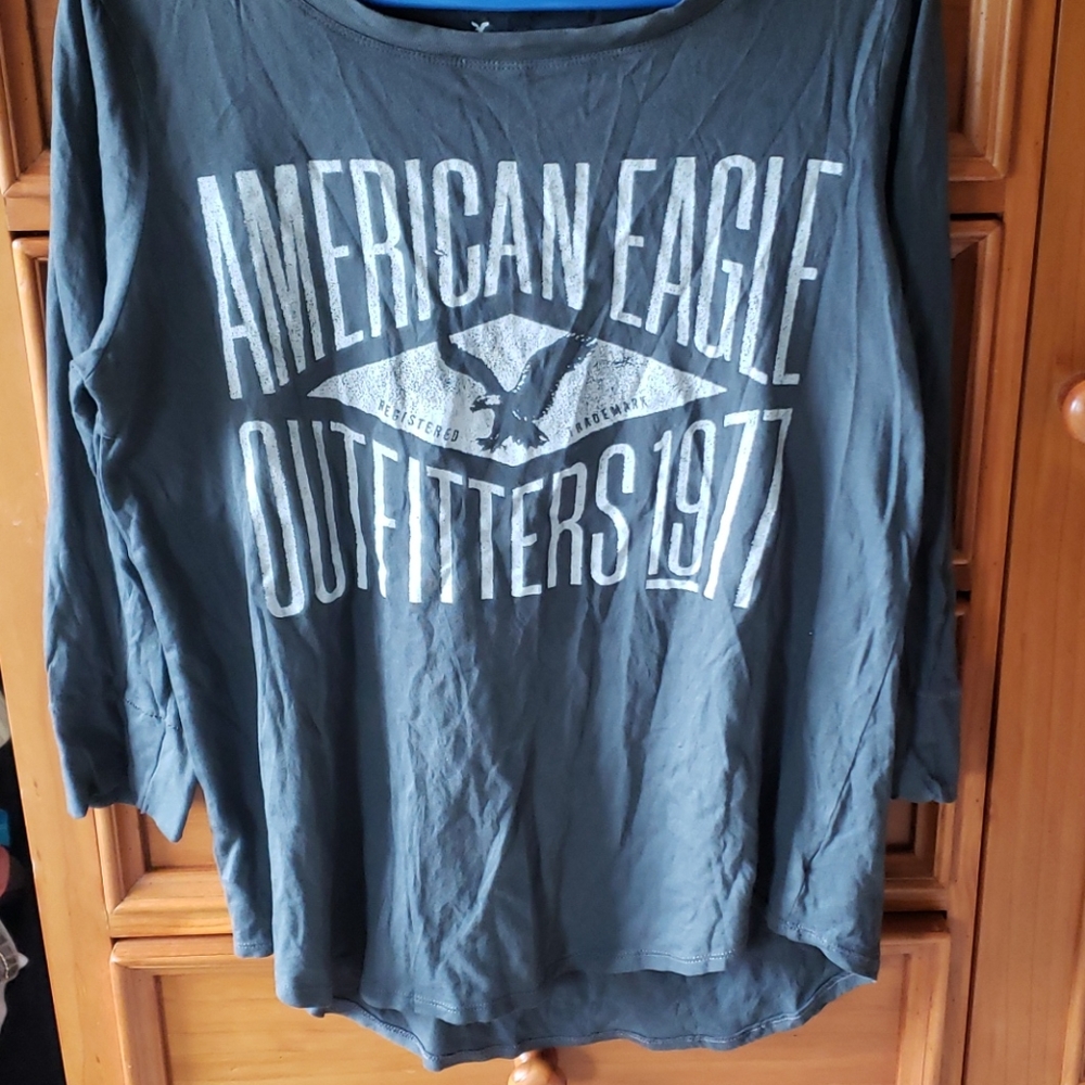 Ladies American Eagle top